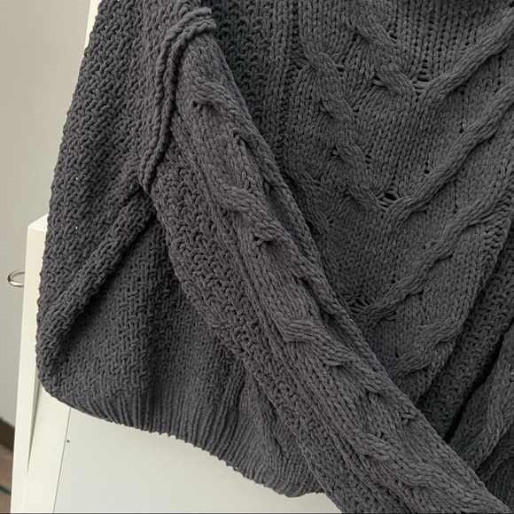 Woven Heart Knitted Sweater - Picture 2 of 6